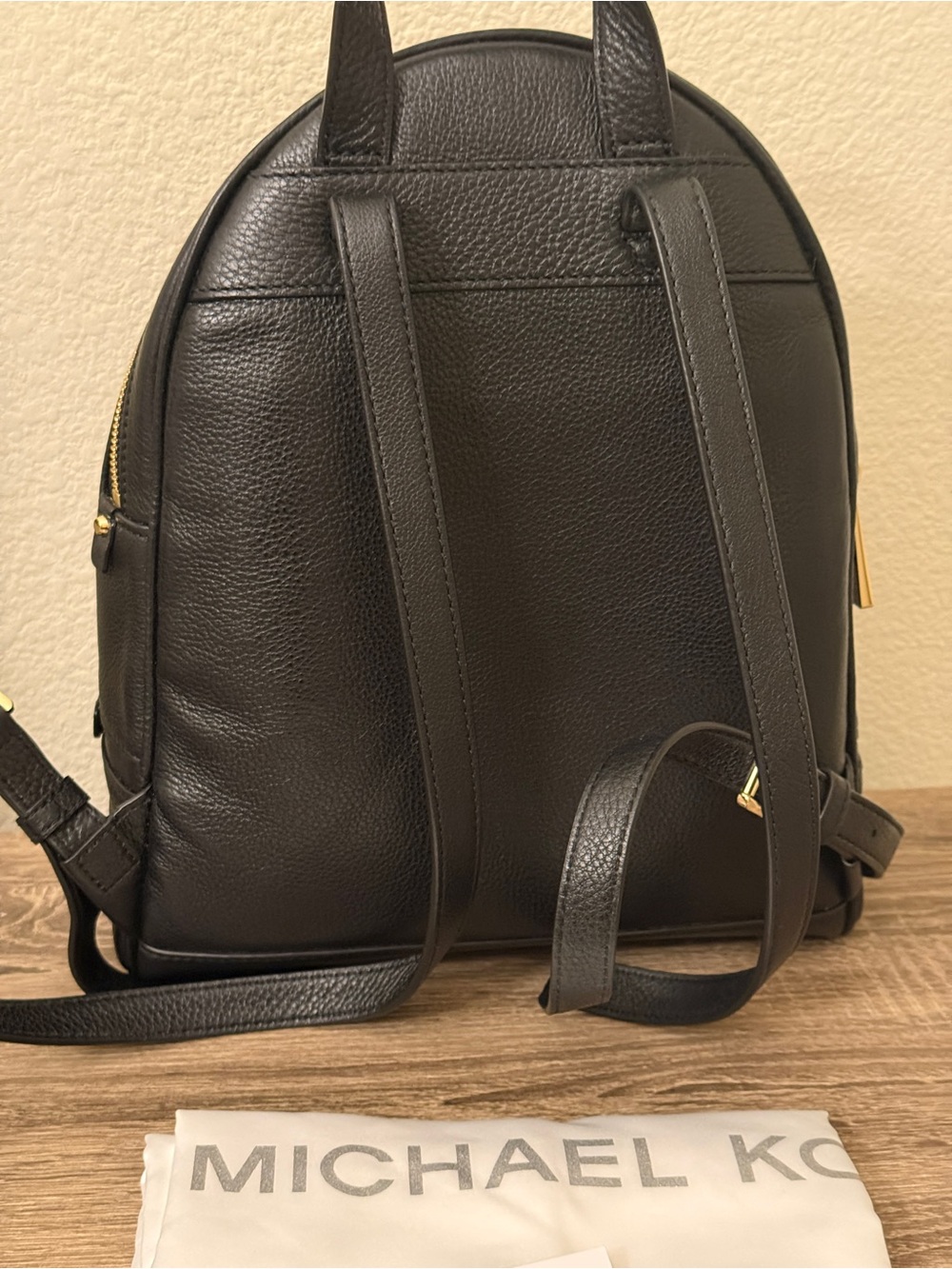 Michael Kors Rhea Zip MD
Leather Backpack with Gold Hardware - Picture 6 of 11